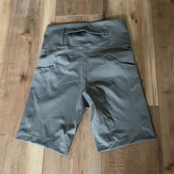 Lululemon SenseKnit Running HR Short 10. Brooks Method 8. Nike Epic Luxe. - Picture 8 of 11
